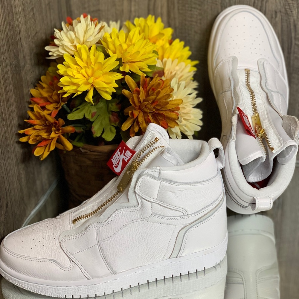 ❤️NWT NIKE WMNS AIR JORDAN 1 HIGH ZIP white/white